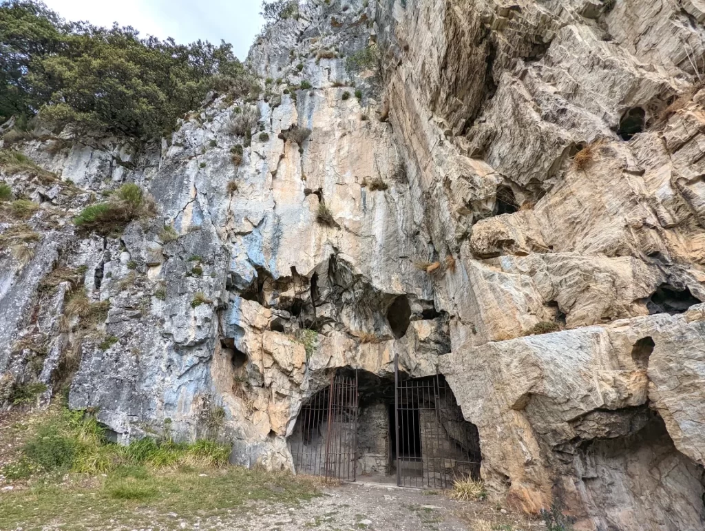 Cueva-de-San-Genadio-valle-del-Silencio-1